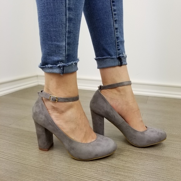 Ankle strap vintage style round toe block heels - Picture 2 of 8